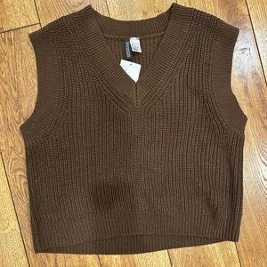 H&M sweater vest in brown NWT